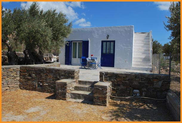 L'appartement indépendant de Studios Makis au village de Platis Gialos