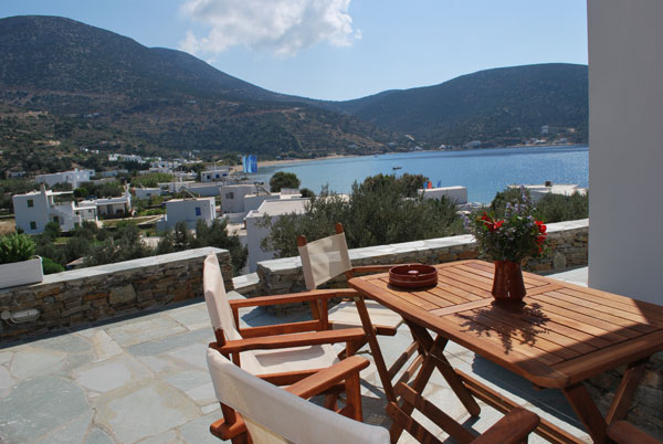 Les appartements entièrement équipés Agnanti avec vue sur la mer, à Vathi