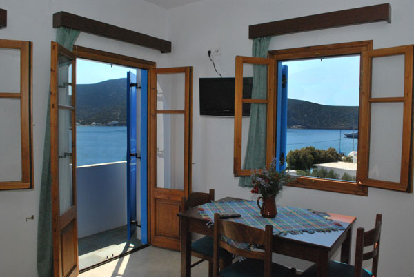 Les appartements entièrement équipés Agnanti avec vue sur la mer, à Vathi