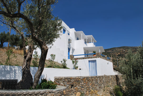 Les appartements entièrement équipés Agnanti avec vue sur la mer, à Vathi