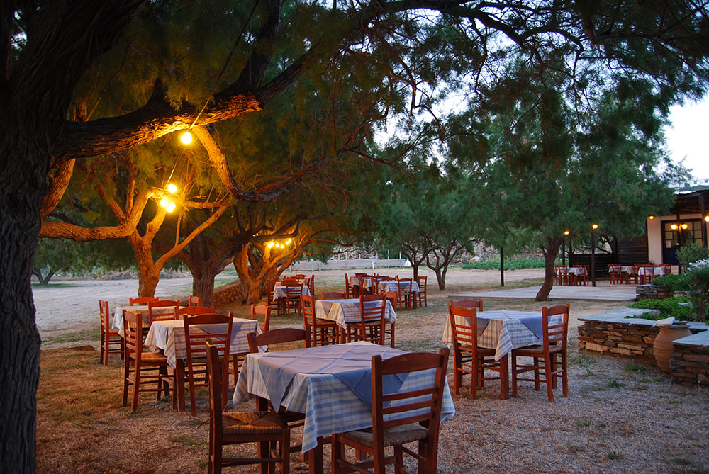 Le restaurant grill Giorgos-Dimitris à la plage Fassolou de Faros