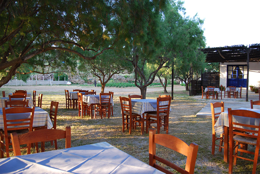 Le restaurant grill Giorgos-Dimitris à la plage Fassolou de Faros