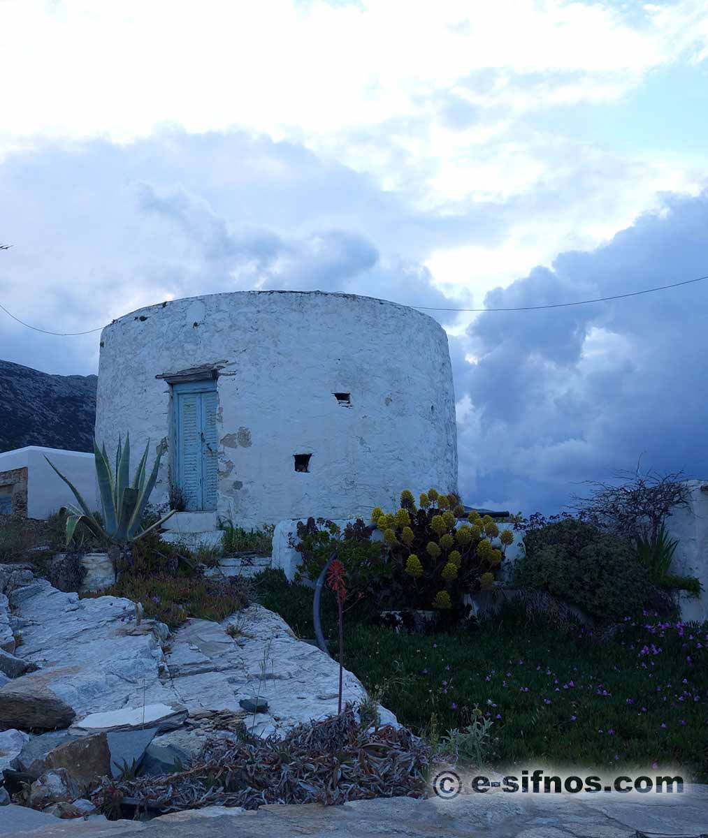 Ancien moulin à vent de Katavati de Sifnos