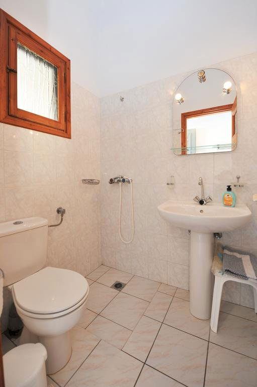 Katerina chambres à Agia Marina de Kamares avec vue magique pour le coucher du soleil