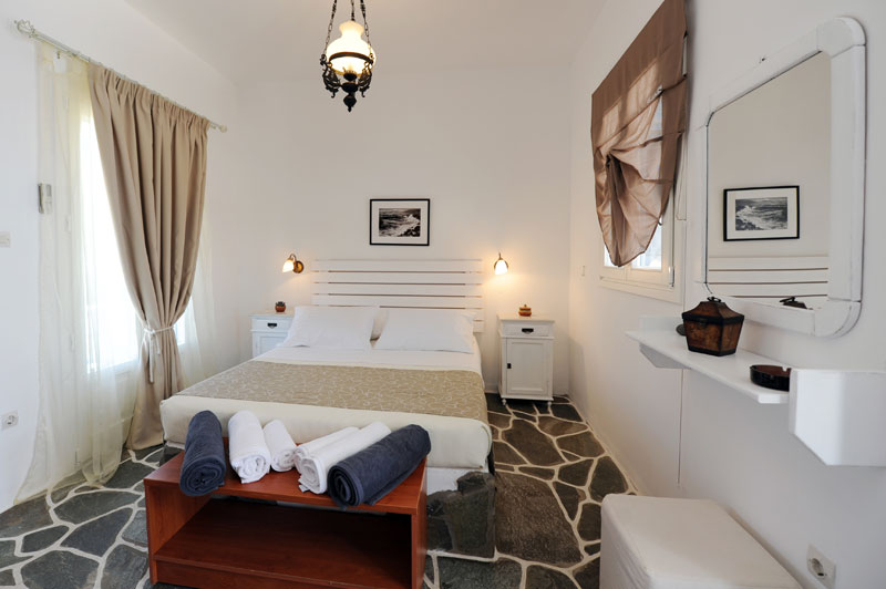 Hébergement Notos à Platis Gialos, à droite sur la plage