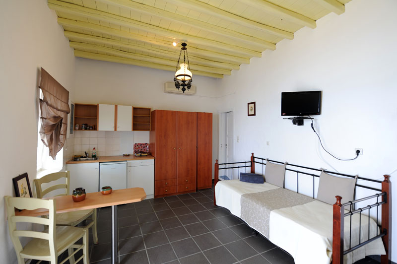 Hébergement Notos à Platis Gialos, à droite sur la plage