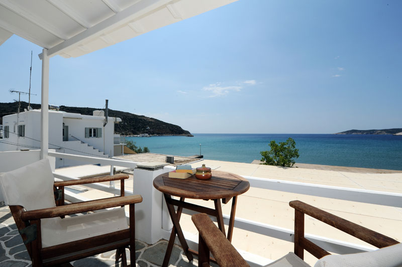 Hébergement Notos à Platis Gialos, à droite sur la plage