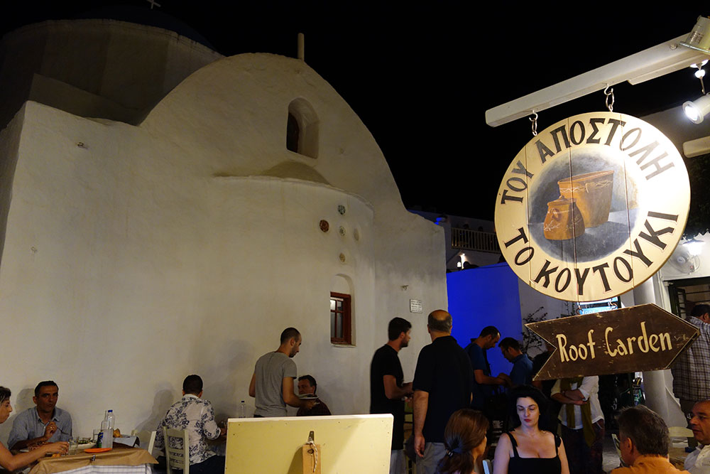 La taverne traditionnelle Apostolis dans la ruelle de Apollonia