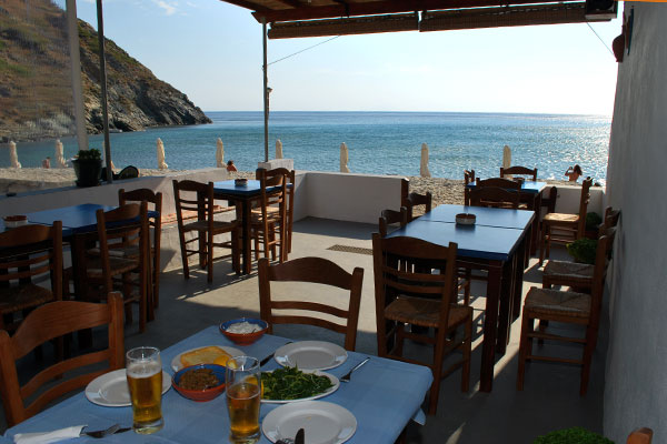 Le café-restaurant Vroulidia, à la plage Vroulidia