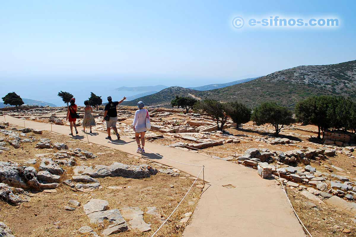 Une visite autour de la Citadelle mycénienne d'Agios Andreas