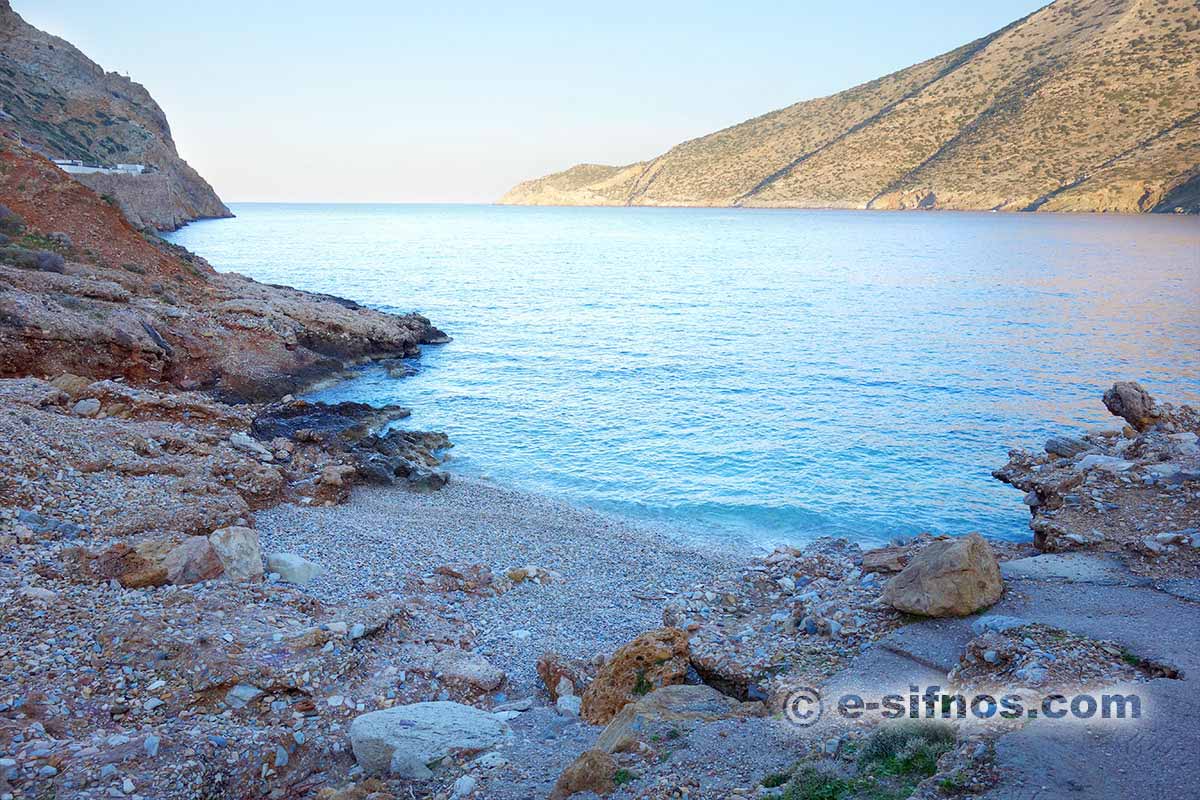 La plage Spilia à Sifnos