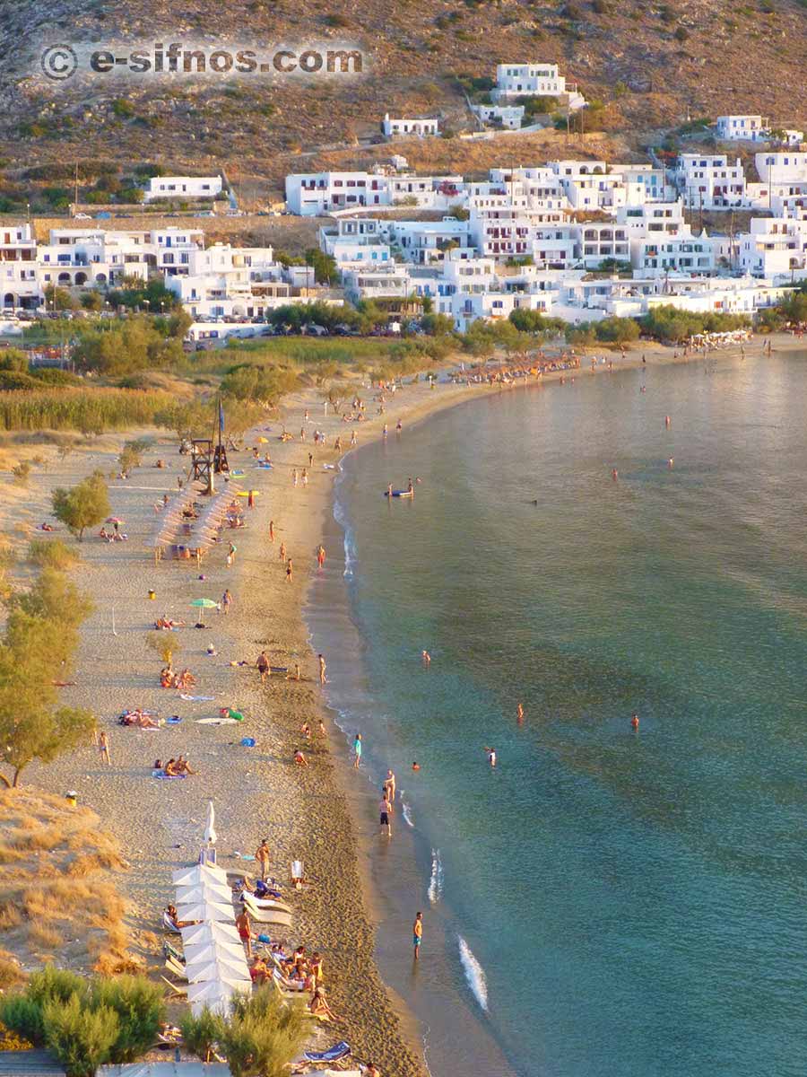Kamares plage au coucher du soleil, à partir de Agia Marina
