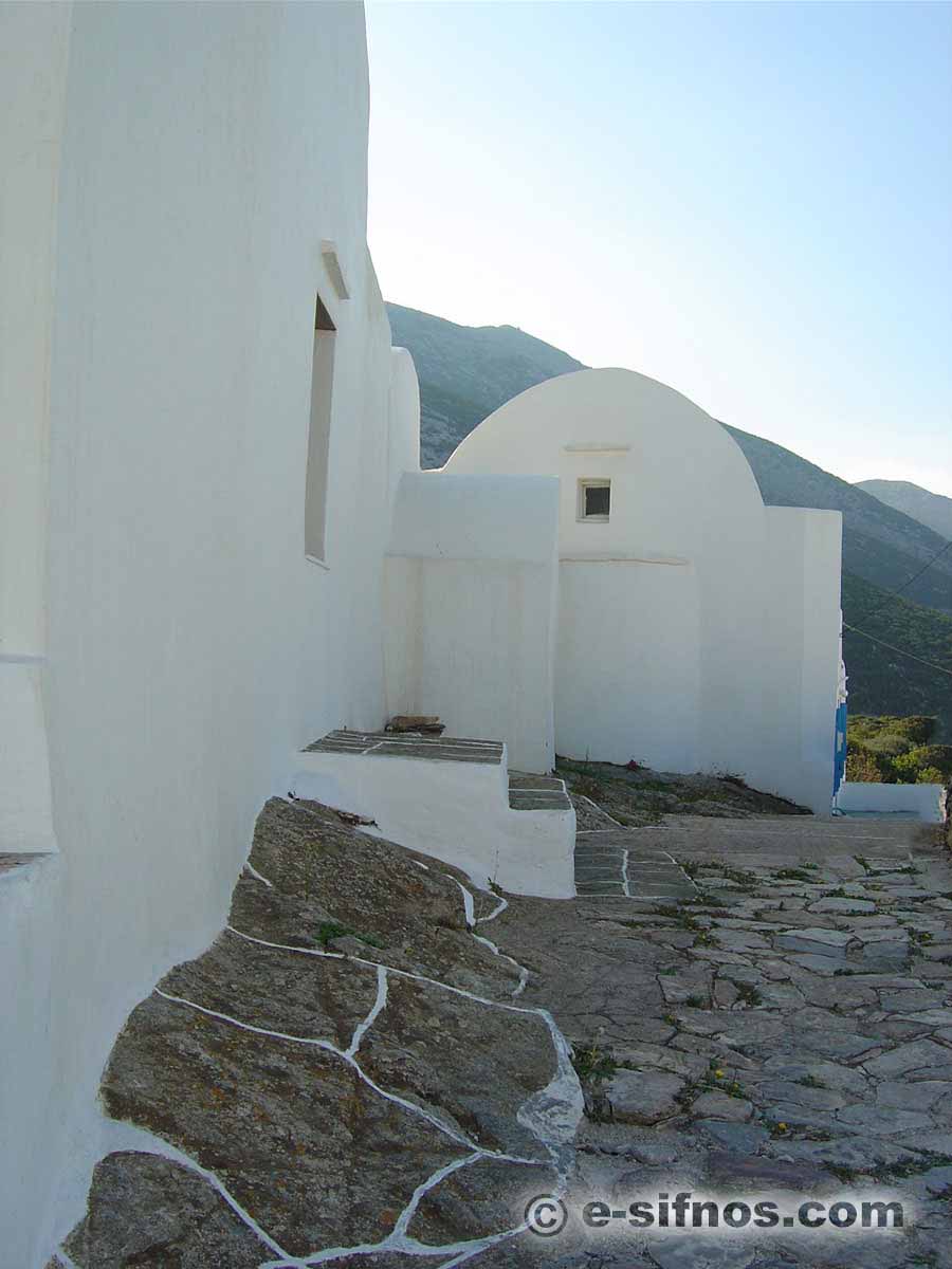 Petite église dans le village de Katavati