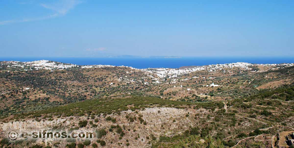 Les villages du centre de Sifnos, comme on le voit depuis le sentier du Prophète Elias